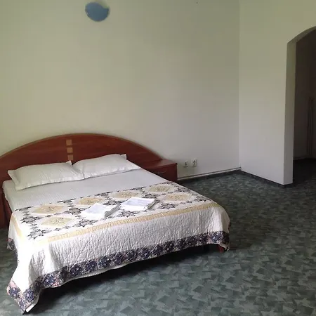 Homestay White House *