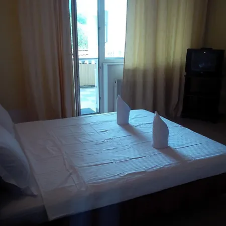 White House Homestay