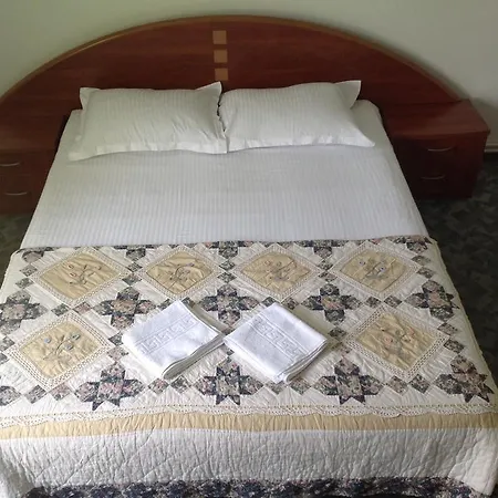Homestay White House *